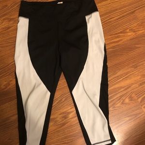 Avia Cropped Mesh Panel Leggings - Size XL